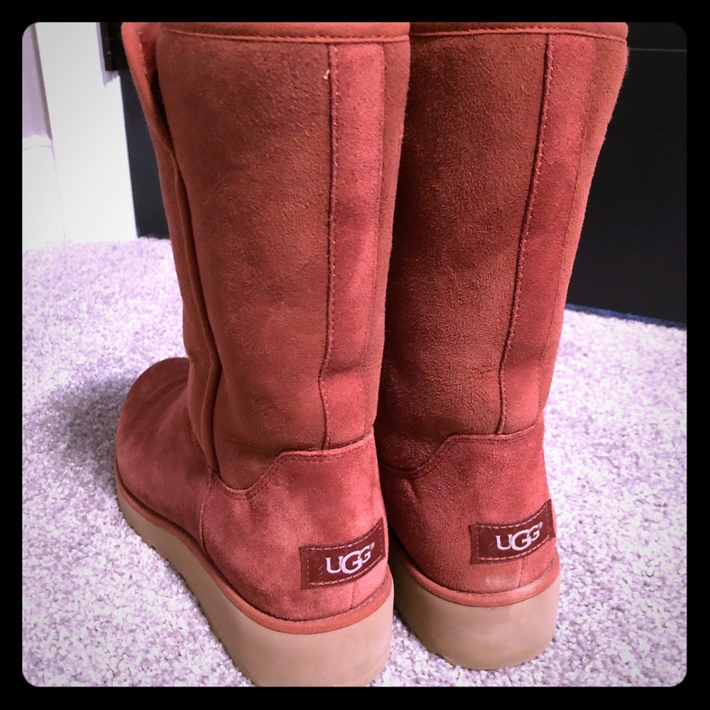 Burnt orange / rusty red traditional Uggs